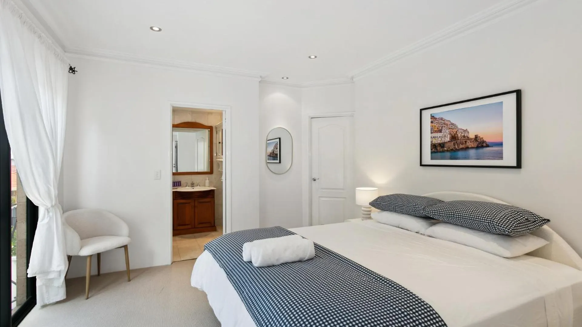 Entire Home Steps To Sorrento Beach Perth 0*,